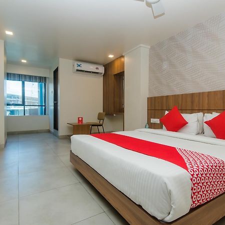 Oyo 13857 Hotel Imperial Umele Kültér fotó