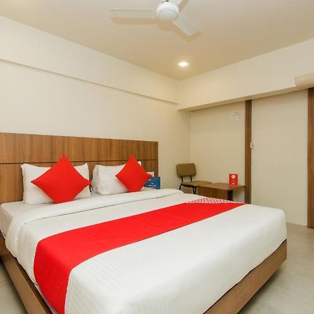 Oyo 13857 Hotel Imperial Umele Kültér fotó