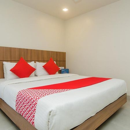 Oyo 13857 Hotel Imperial Umele Kültér fotó