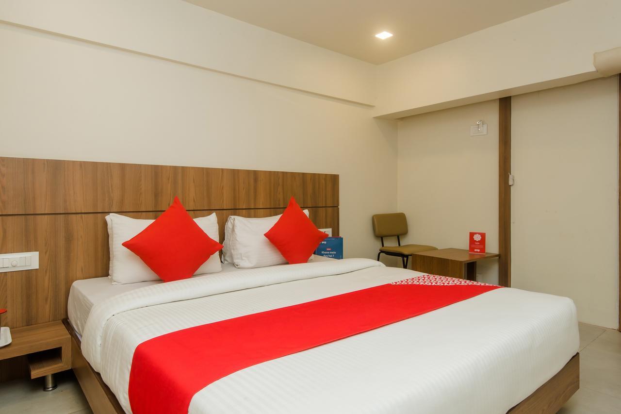 Oyo 13857 Hotel Imperial Umele Kültér fotó
