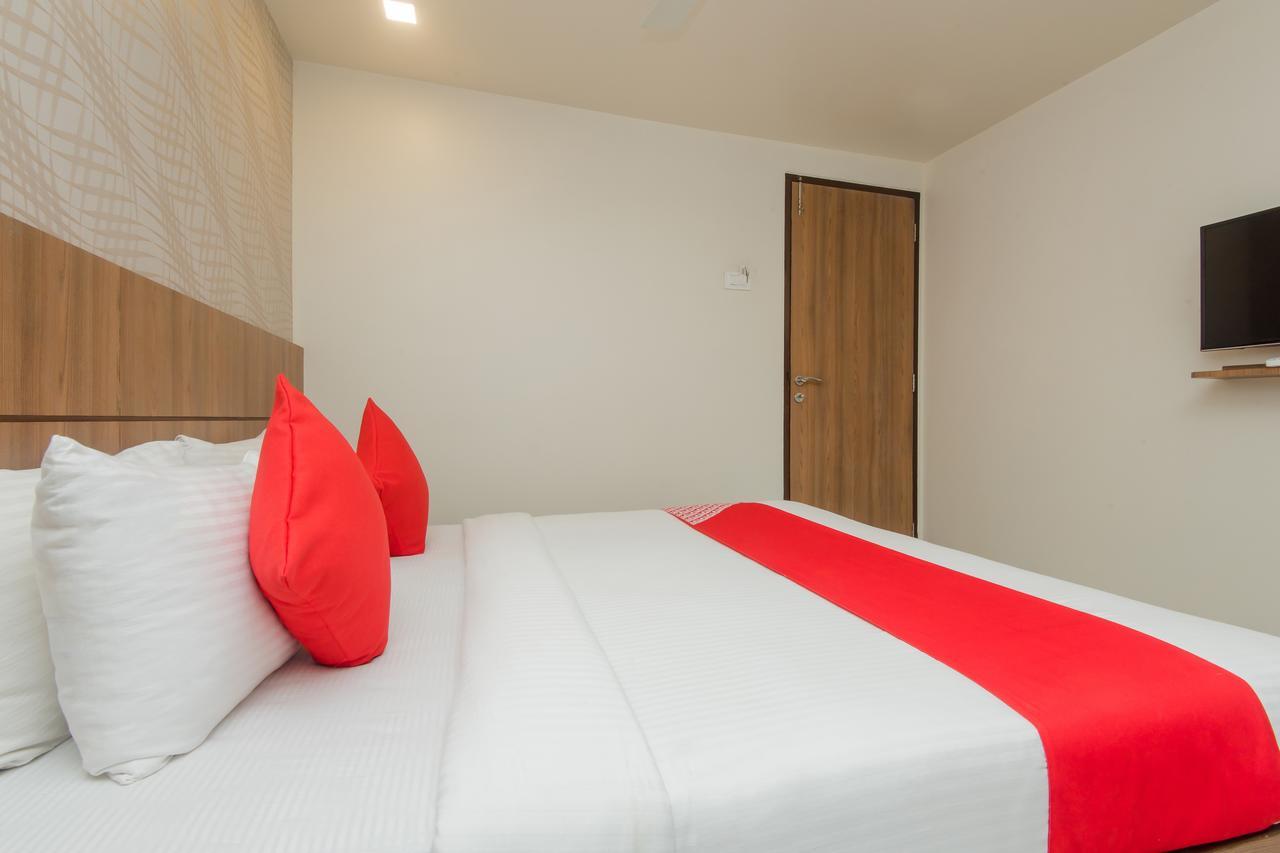 Oyo 13857 Hotel Imperial Umele Kültér fotó