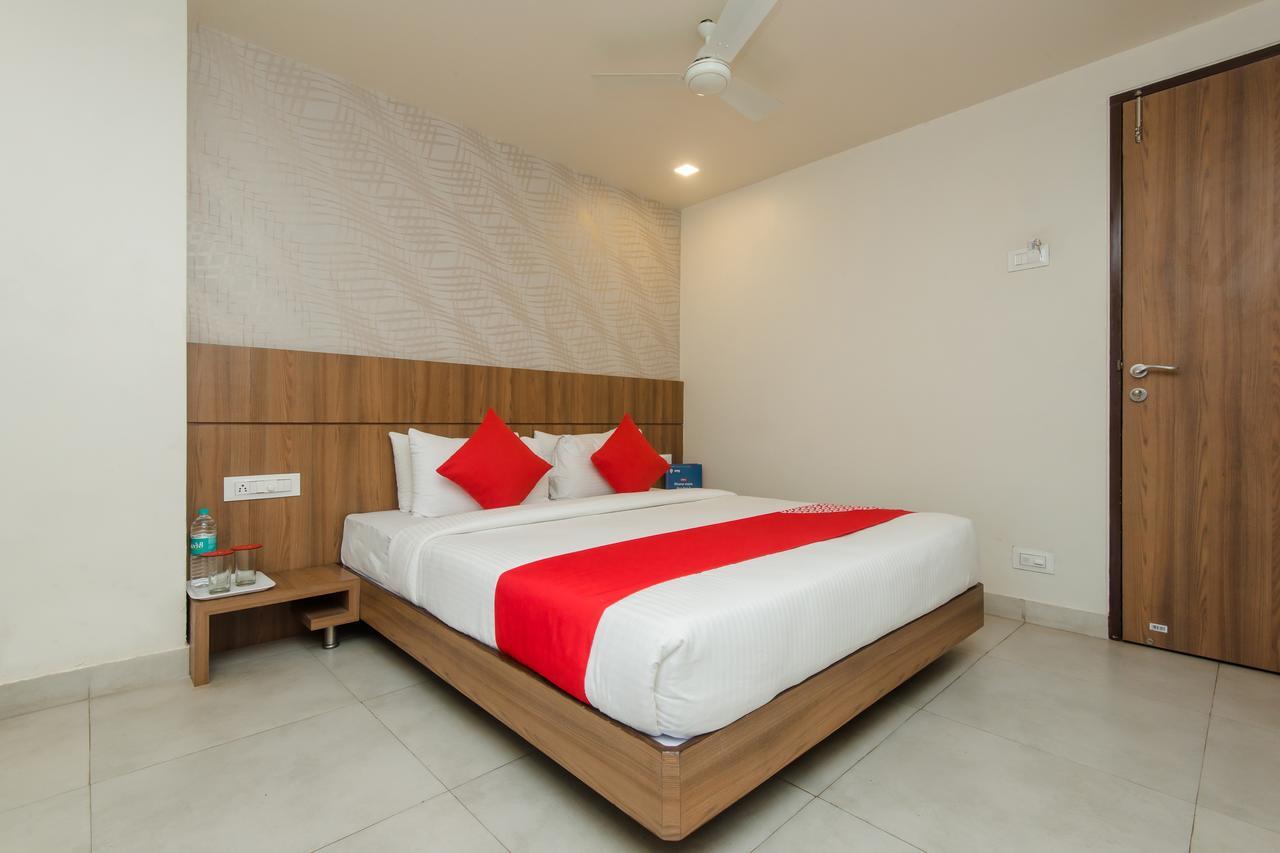 Oyo 13857 Hotel Imperial Umele Kültér fotó