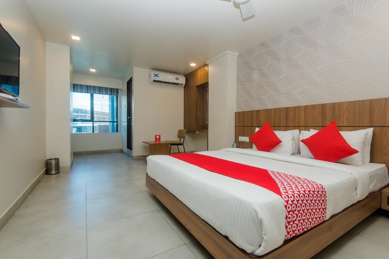 Oyo 13857 Hotel Imperial Umele Kültér fotó
