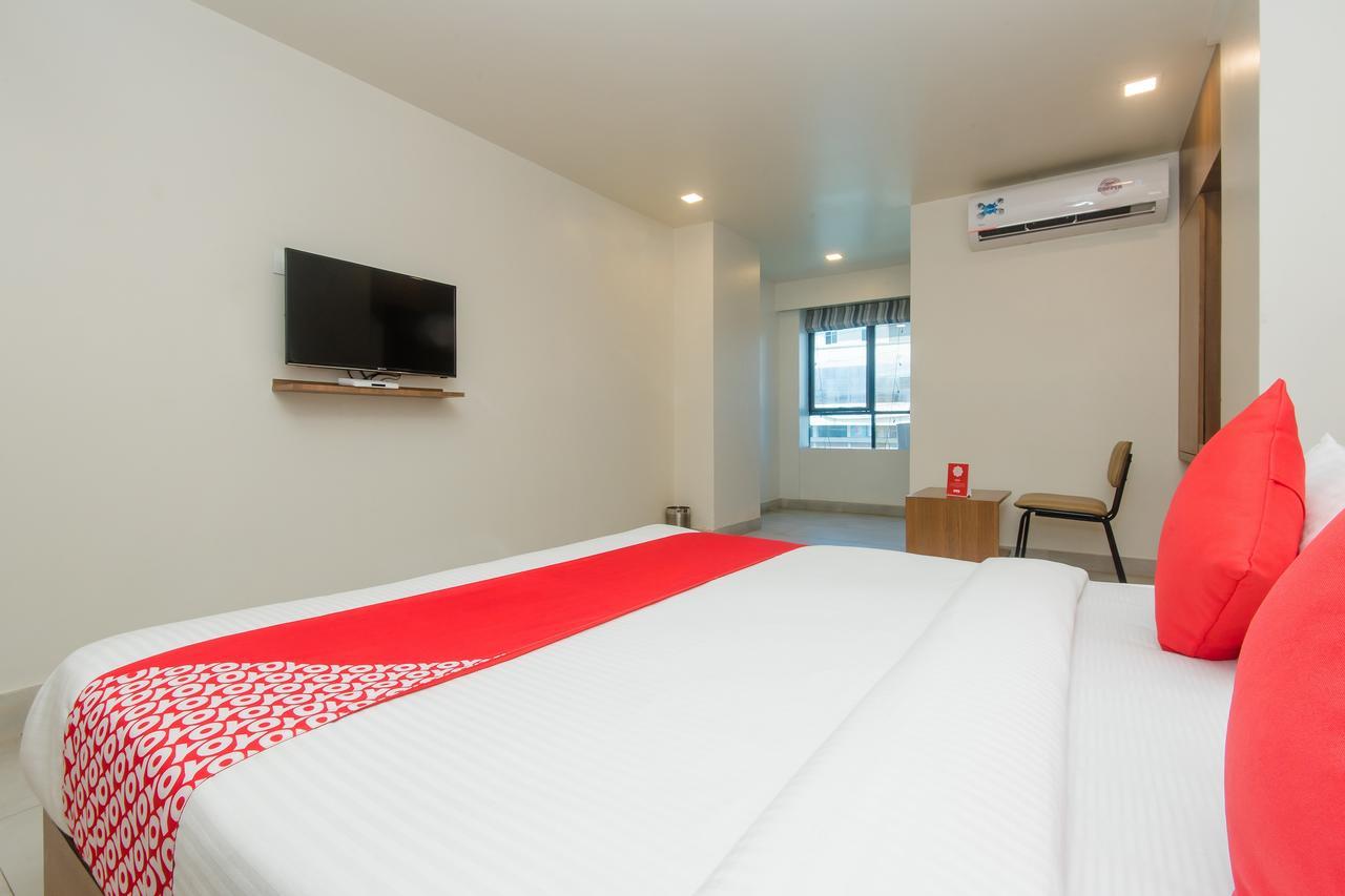Oyo 13857 Hotel Imperial Umele Kültér fotó