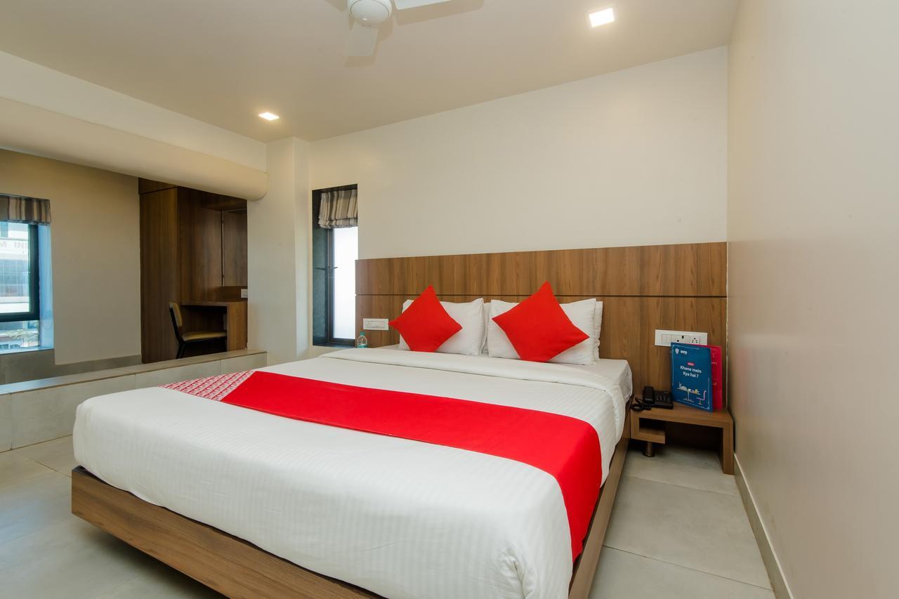 Oyo 13857 Hotel Imperial Umele Kültér fotó