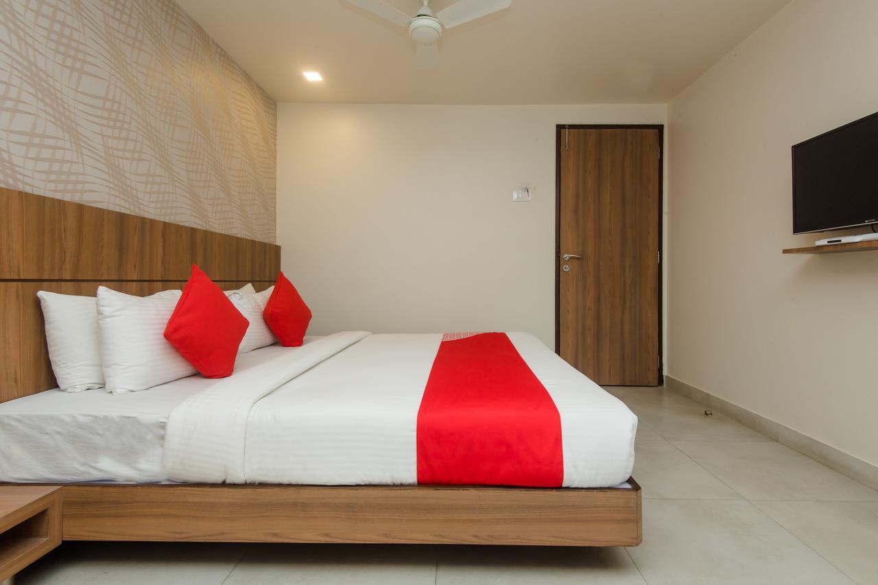 Oyo 13857 Hotel Imperial Umele Kültér fotó
