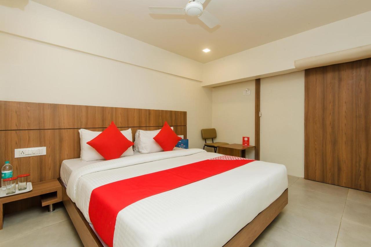 Oyo 13857 Hotel Imperial Umele Kültér fotó