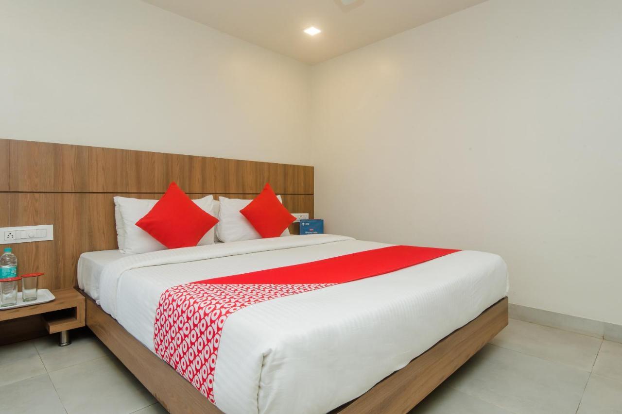 Oyo 13857 Hotel Imperial Umele Kültér fotó